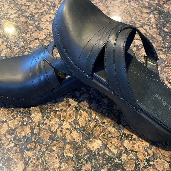 Women’s black L.L. Bean clogs. Never worn! - Picture 3 of 4